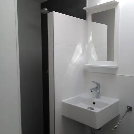 Bas, Strandhuisje Op 900 Meter Zee & Strand!