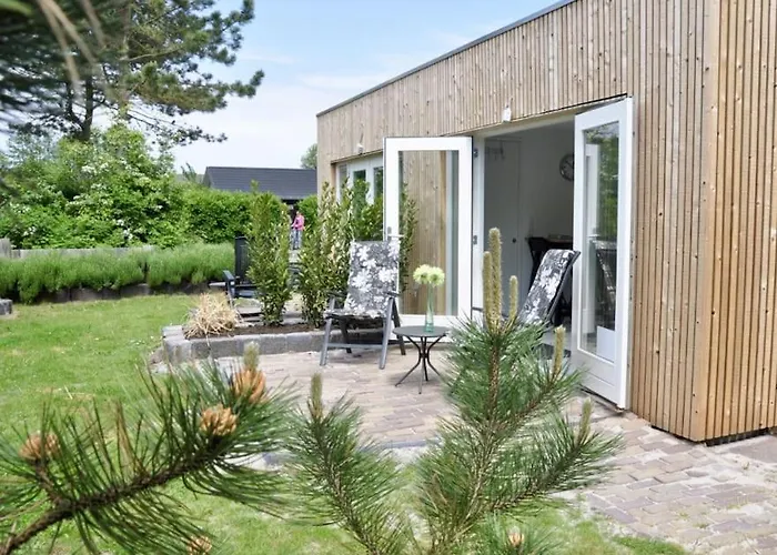 Bas, Strandhuisje Op 900 Meter Zee & Strand! * Callantsoog